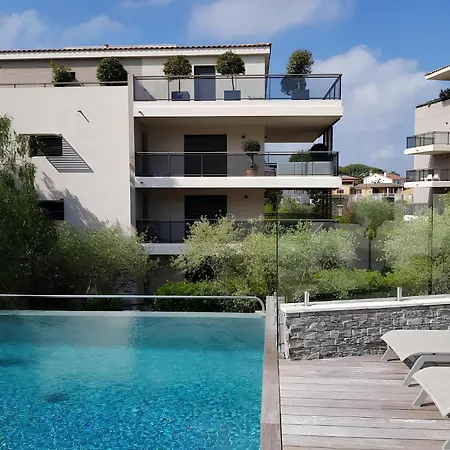 Apartment Exclusive - *